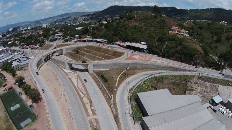 Muros de Contención utilizando la tecnología en la salida a Valle de Angeles